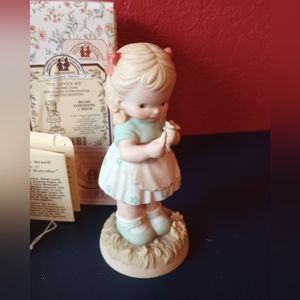 Memories of yesterday figurine